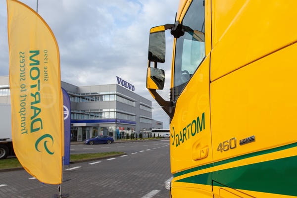 Dartom w 30-lecie wjeżdża ECO pojazdami Volvo FH LNG